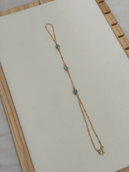 TRIPLE KESHI HAND CHAIN