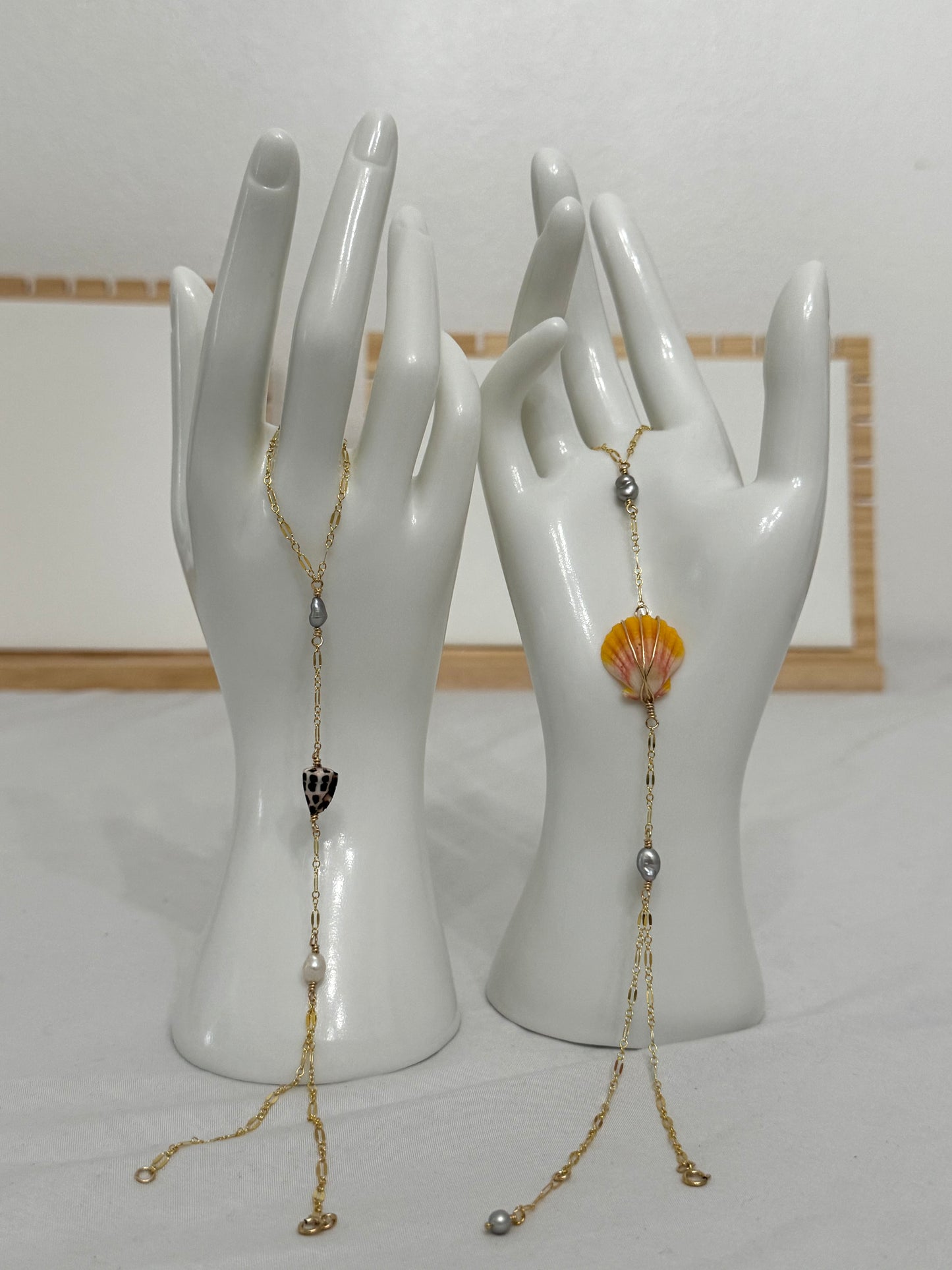 SUNNY HANDCHAIN