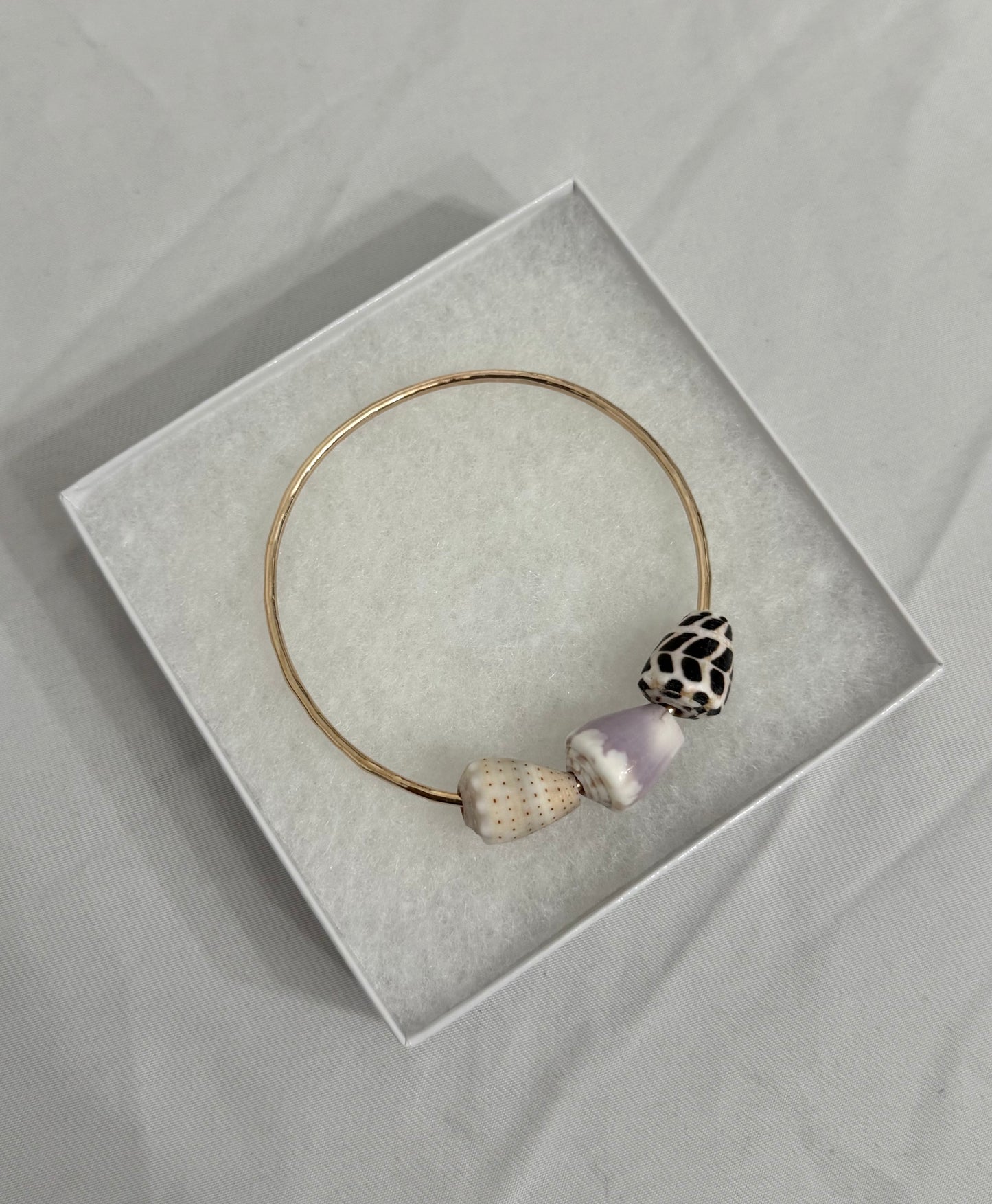 TRIPLE CONE SHELL BANGLE