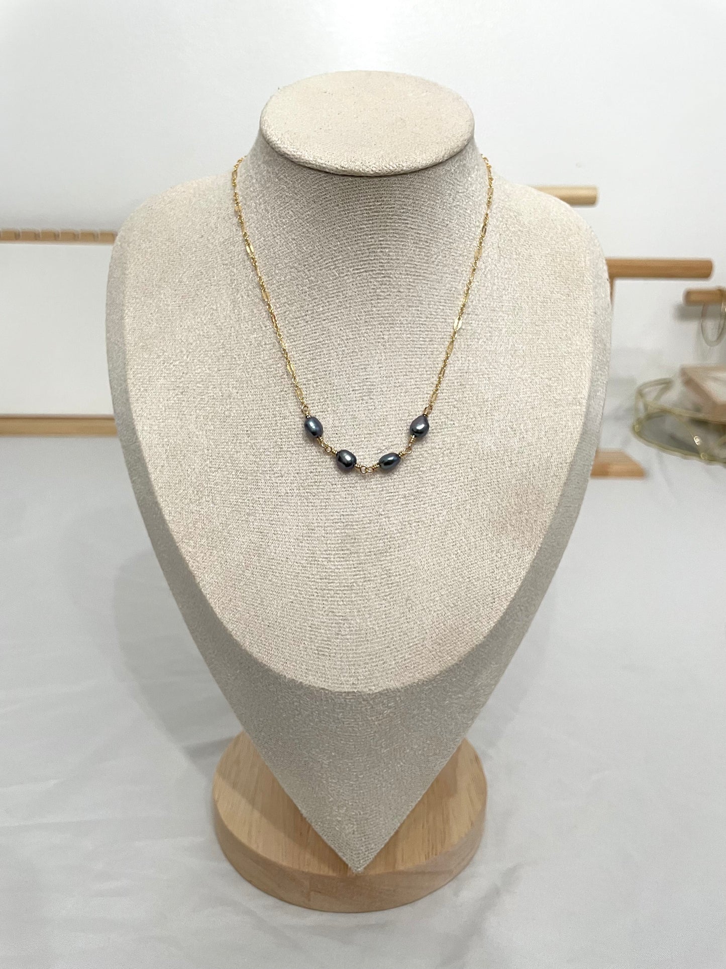 LINKED KESHI NECKLACE