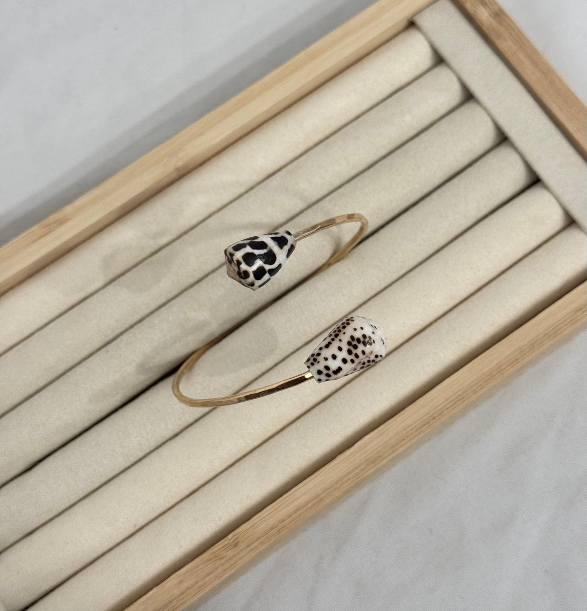 SHELL CUFF